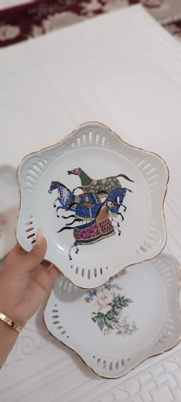 بشقاب دیوارکوب چینی ۲۱ سانتی